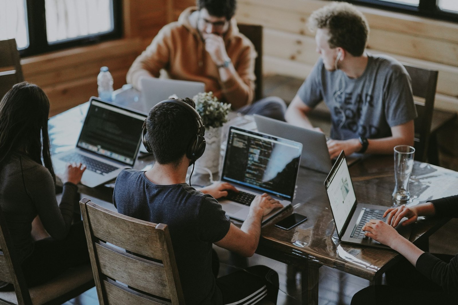 Modern office workspace - careers and job opportunities at Al Habib Holding in Riyadh, Saudi Arabia